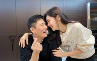是的，是英文。。。游戏画面