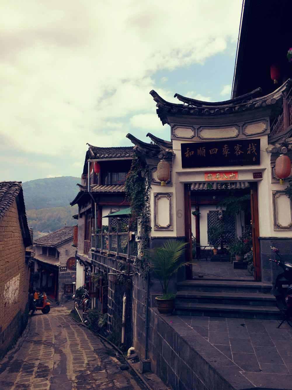 让孩子们快乐平安过寒假，志愿者向他传授安全知识